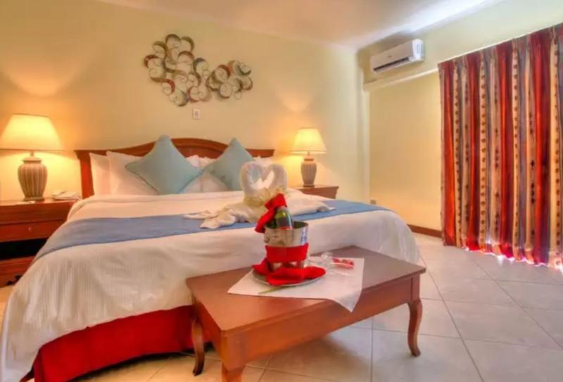 Cara Hotels Trinidad Claxton Bay Exteriör bild
